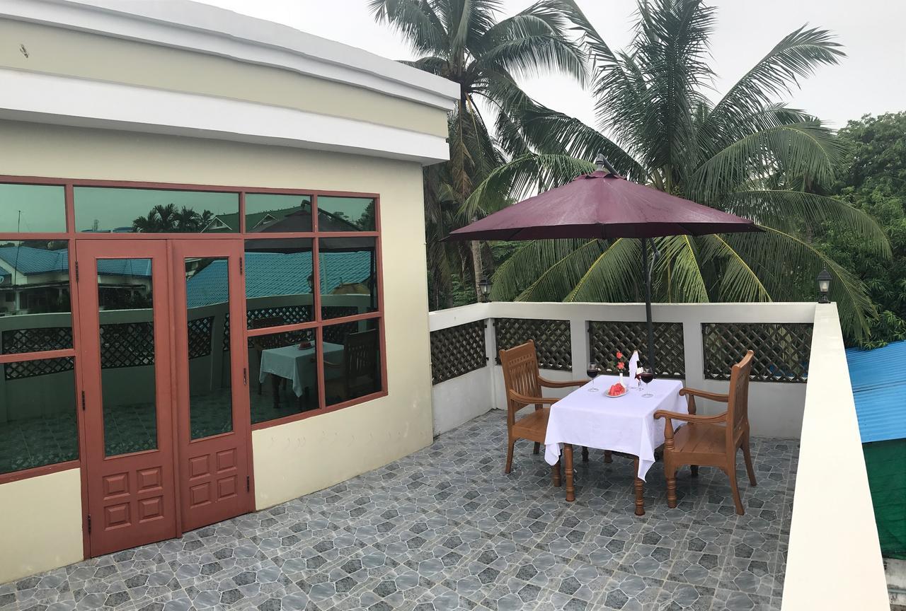 Ten Mile Hotel Yangon Esterno foto