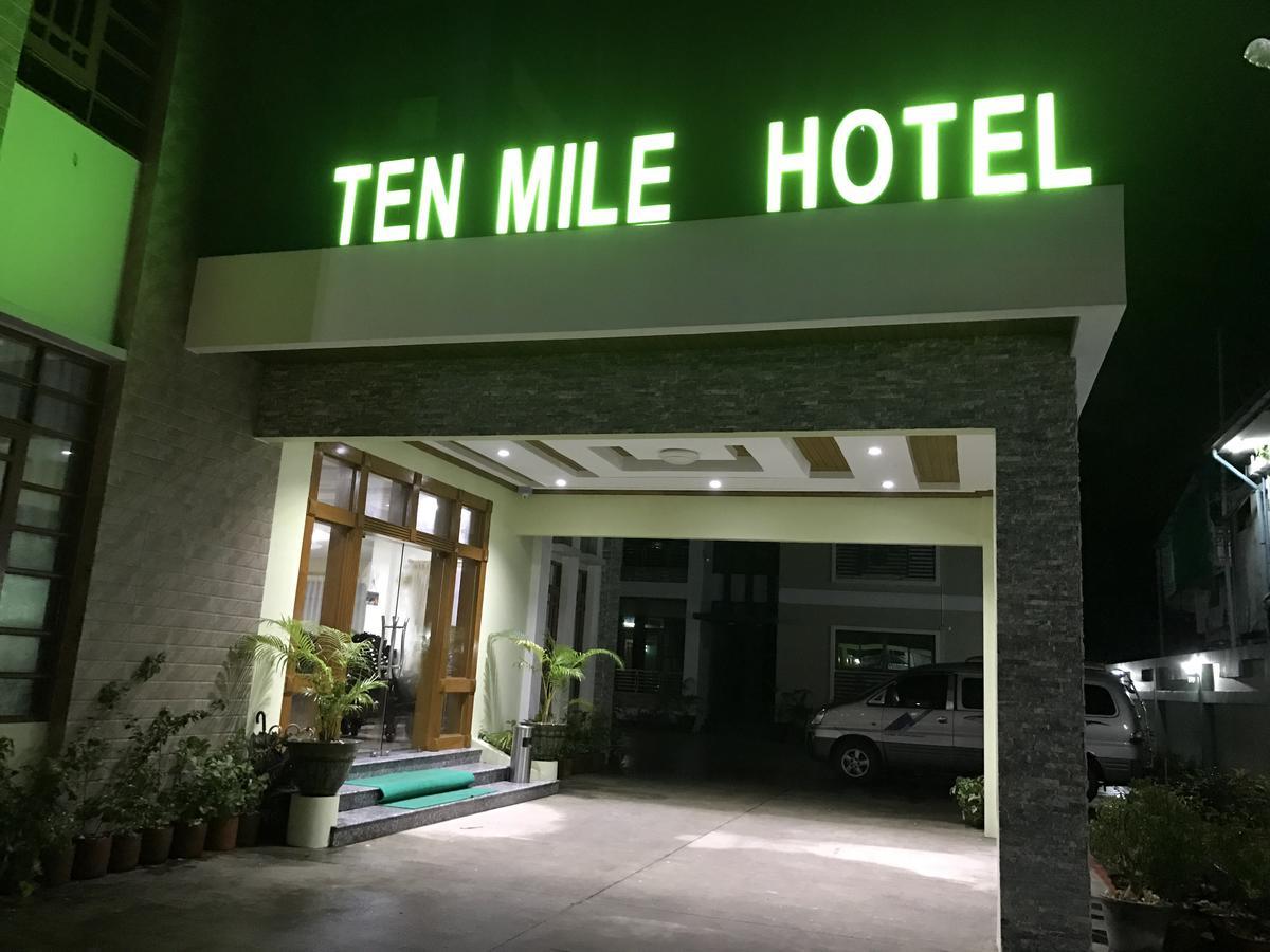 Ten Mile Hotel Yangon Esterno foto