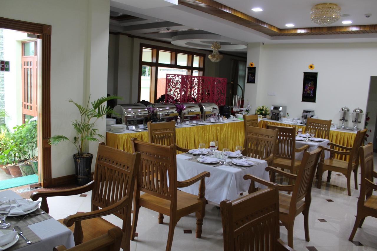 Ten Mile Hotel Yangon Esterno foto