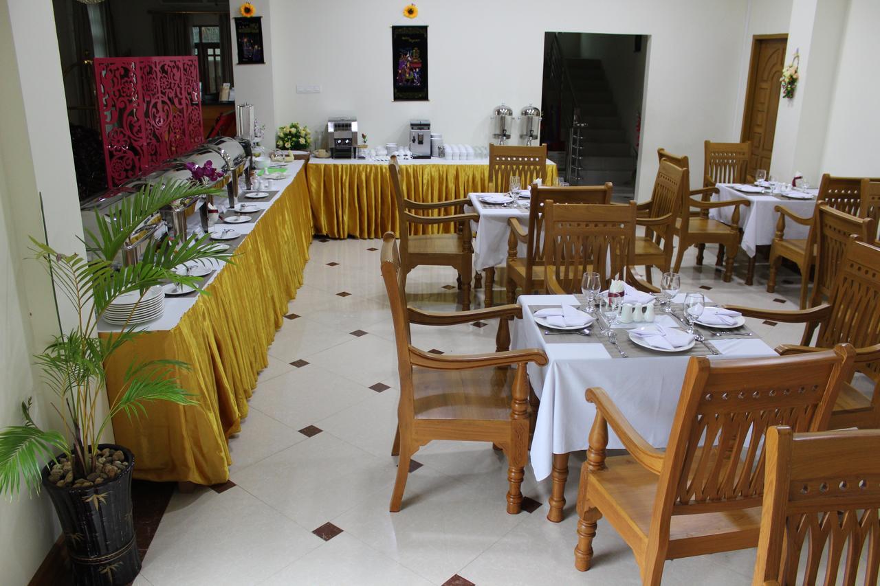 Ten Mile Hotel Yangon Esterno foto