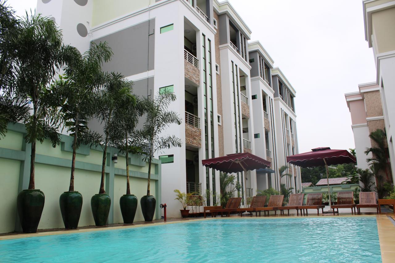 Ten Mile Hotel Yangon Esterno foto