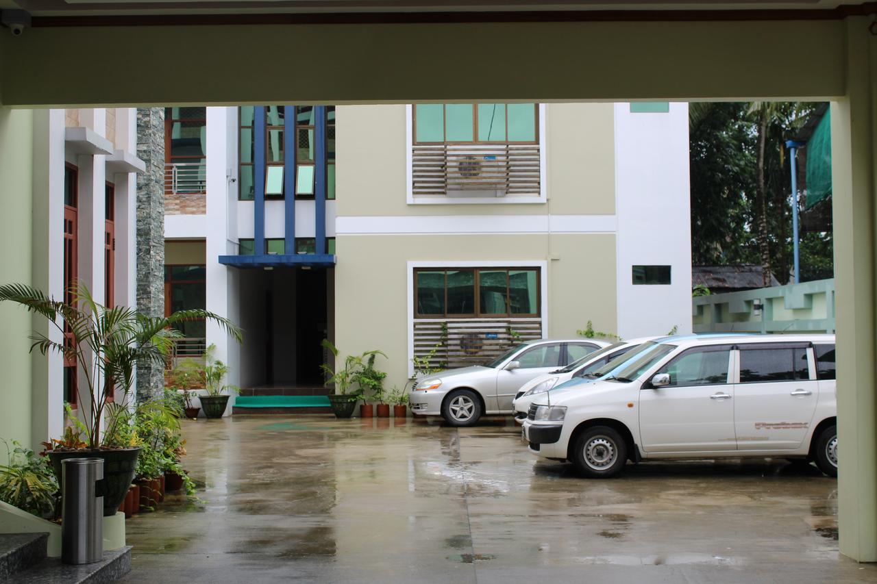 Ten Mile Hotel Yangon Esterno foto