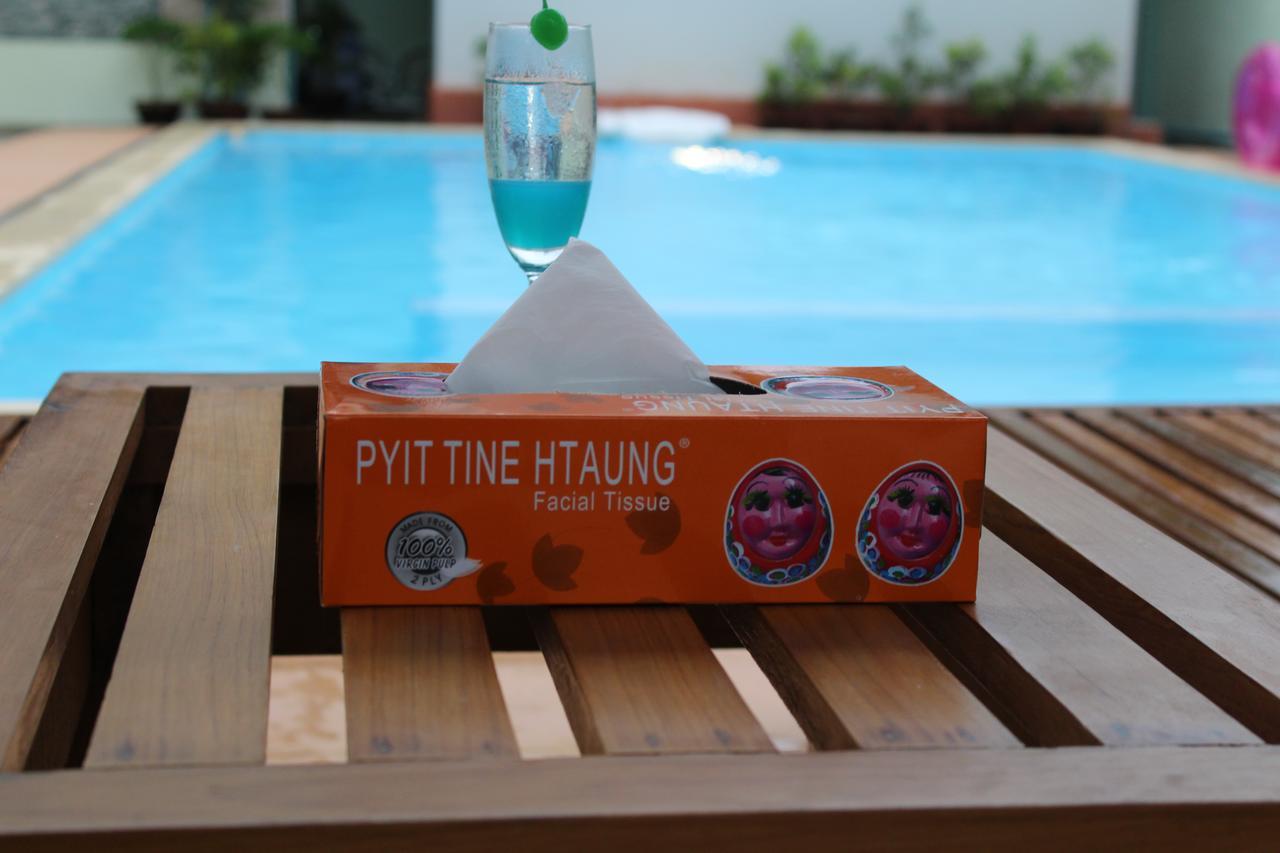 Ten Mile Hotel Yangon Esterno foto