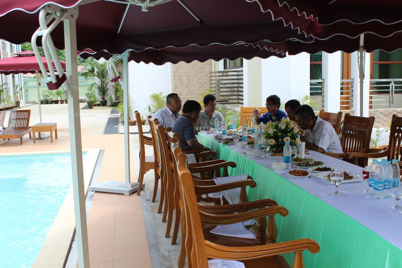 Ten Mile Hotel Yangon Esterno foto