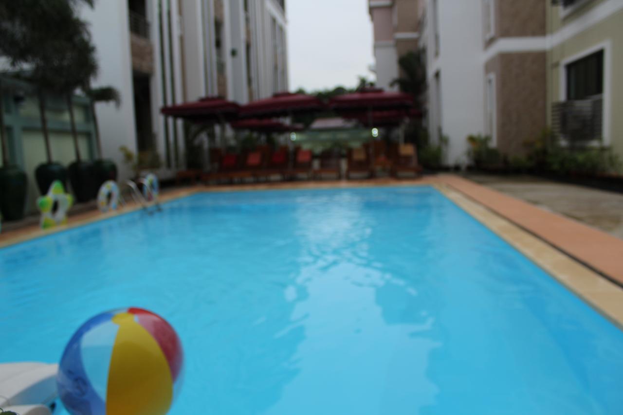 Ten Mile Hotel Yangon Esterno foto