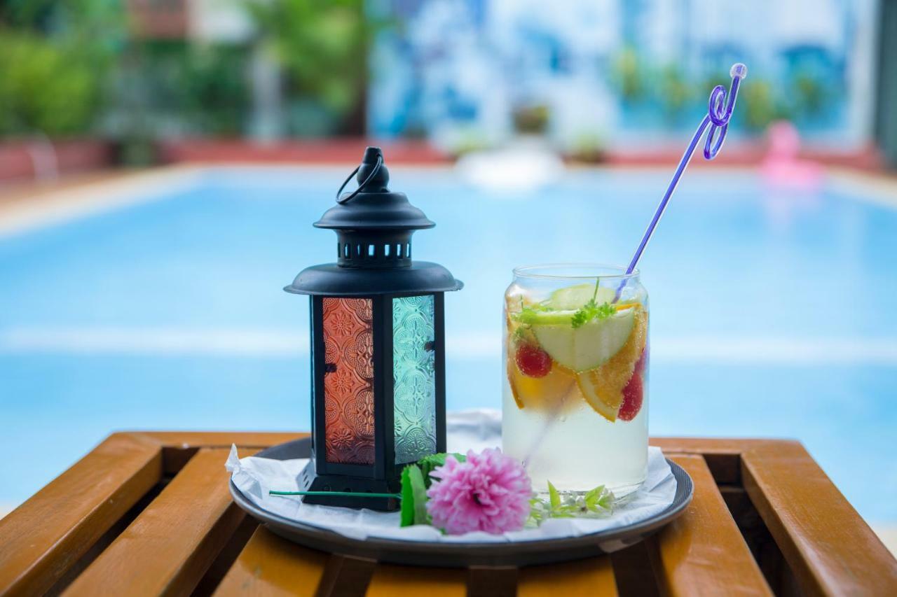 Ten Mile Hotel Yangon Esterno foto