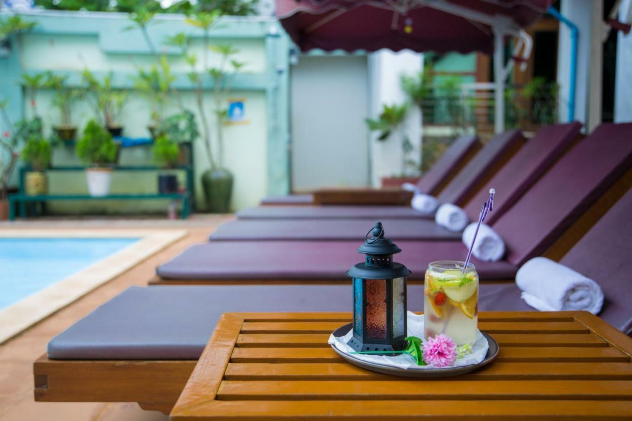 Ten Mile Hotel Yangon Esterno foto
