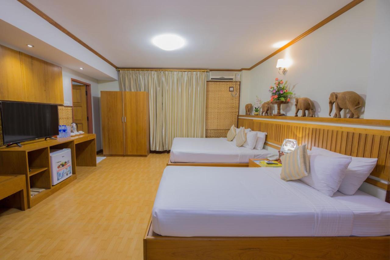 Ten Mile Hotel Yangon Esterno foto